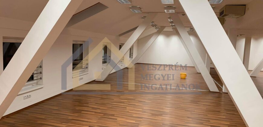 Iroda eladó (Beschreibung auf deutsch verfügbar)