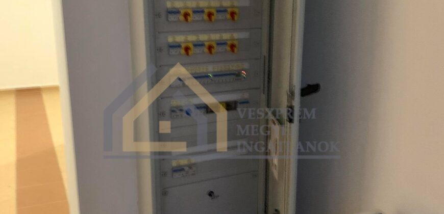 Iroda eladó (Beschreibung auf deutsch verfügbar)