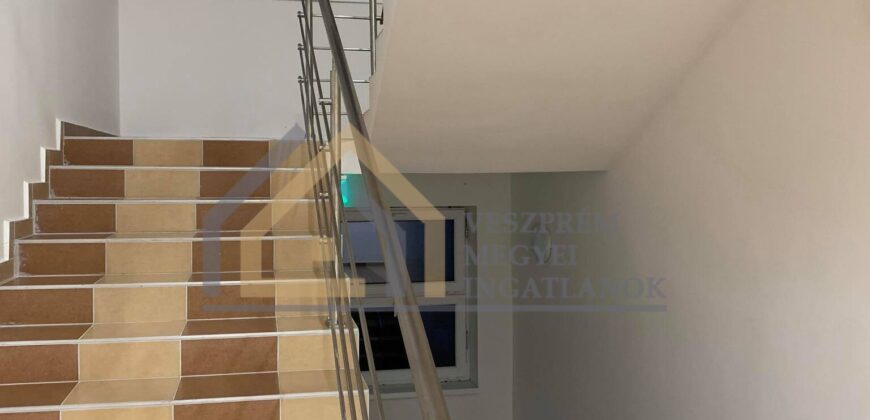 Iroda eladó (Beschreibung auf deutsch verfügbar)